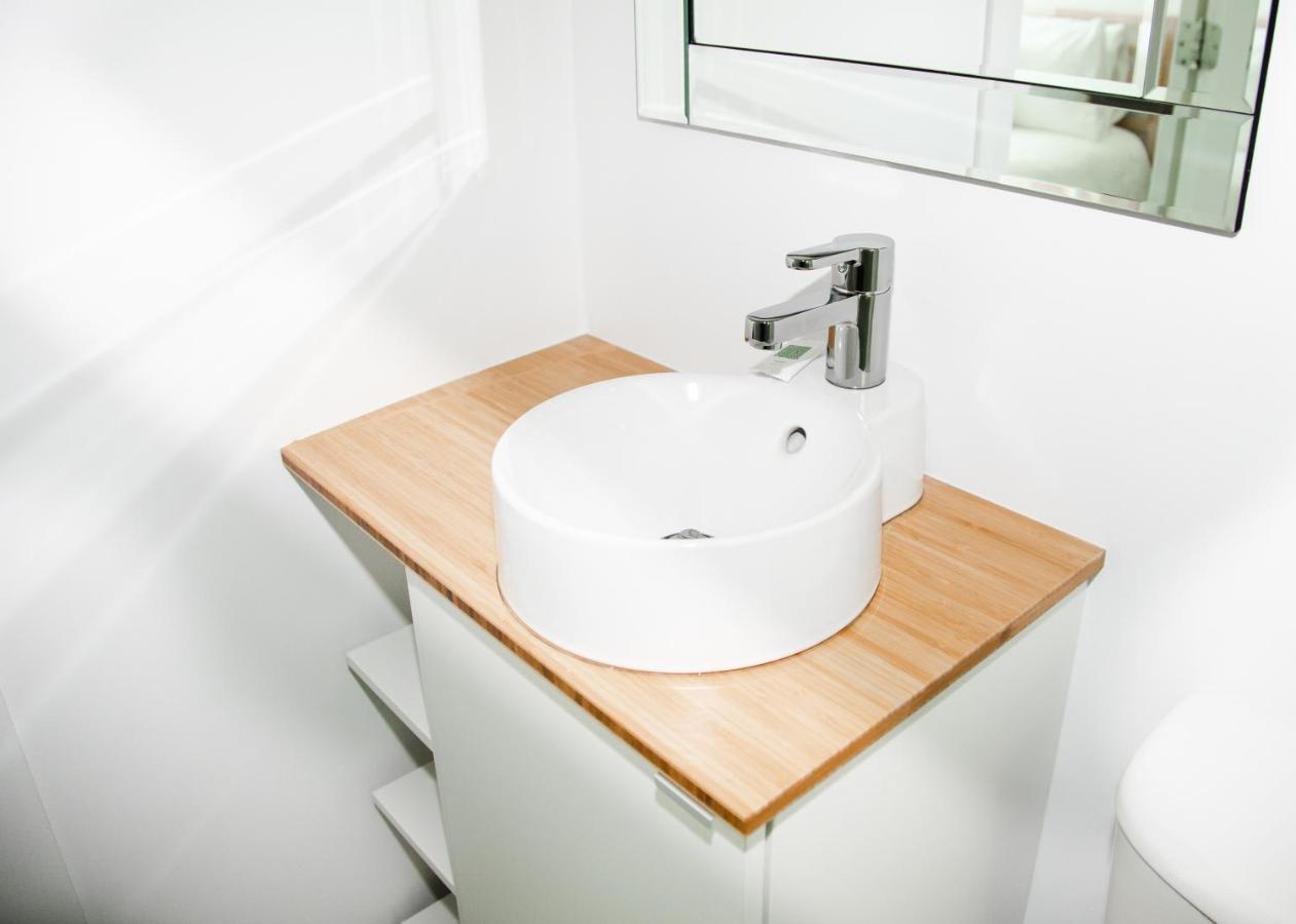 Naramata Courtyard Suites Экстерьер фото