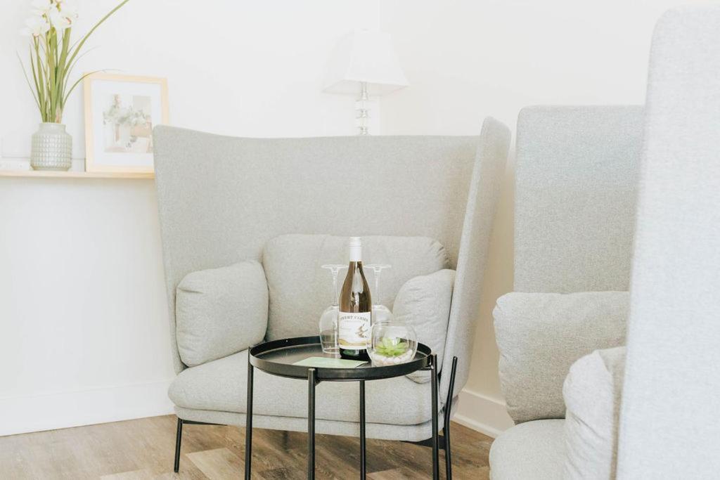 Naramata Courtyard Suites Экстерьер фото
