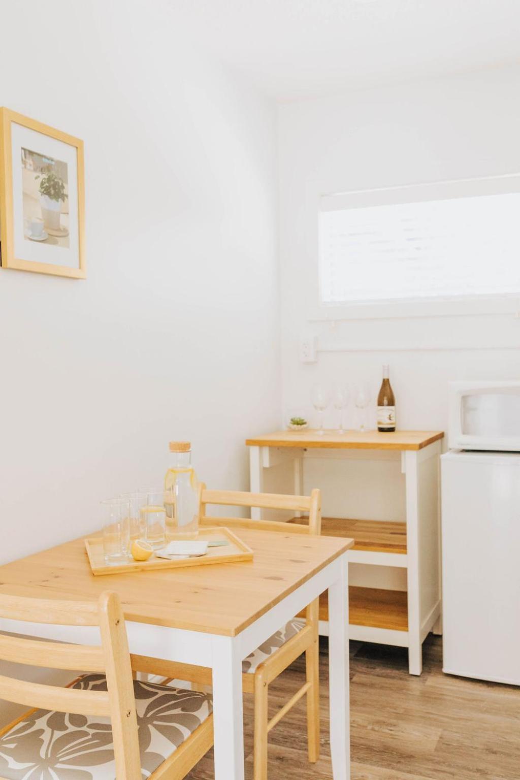 Naramata Courtyard Suites Экстерьер фото