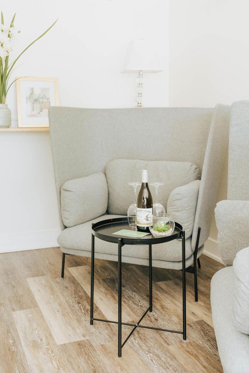 Naramata Courtyard Suites Экстерьер фото