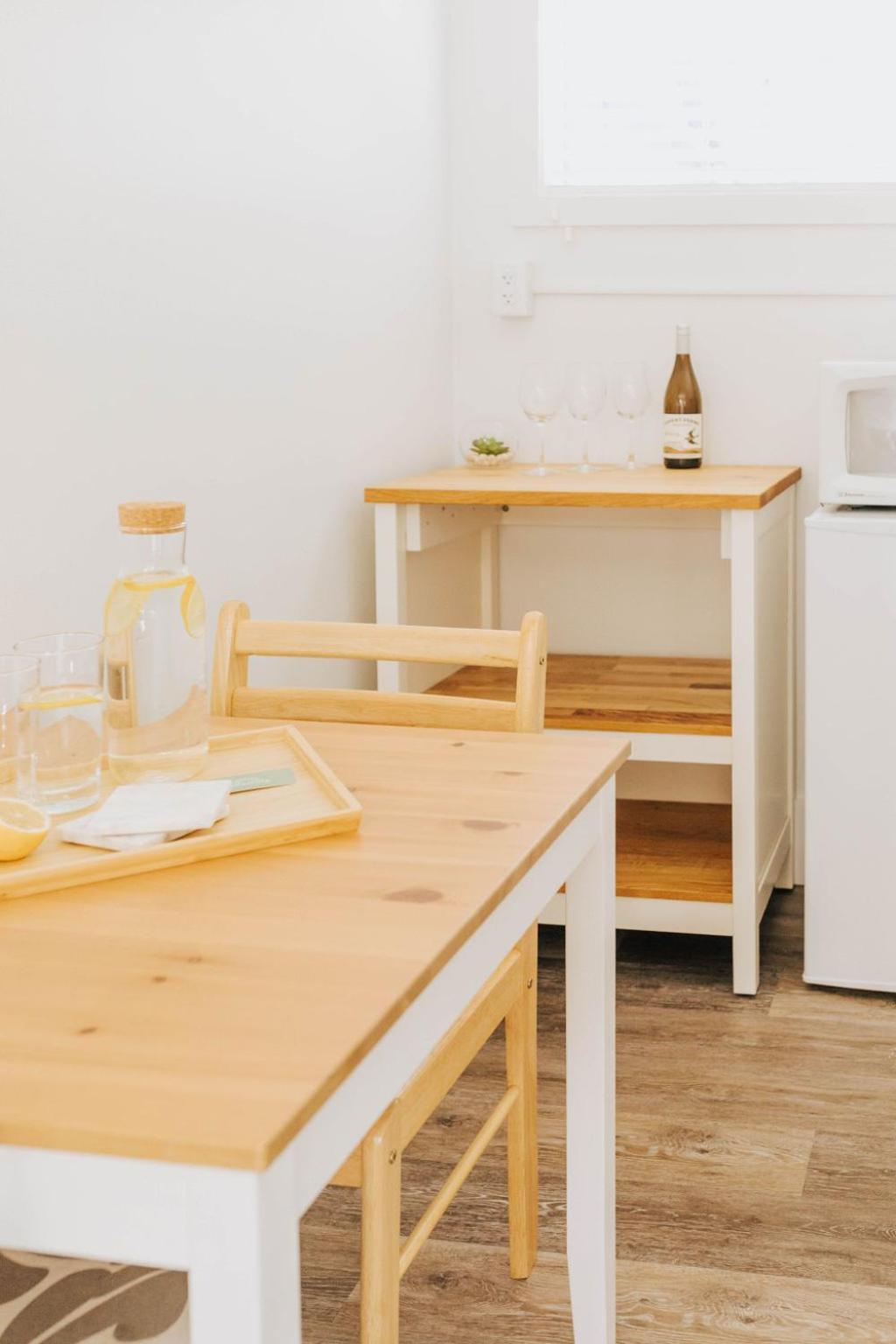 Naramata Courtyard Suites Экстерьер фото