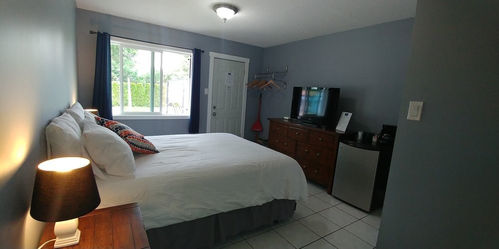 Naramata Courtyard Suites Экстерьер фото