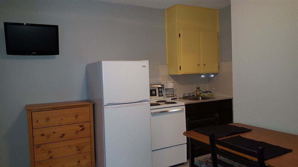 Naramata Courtyard Suites Экстерьер фото