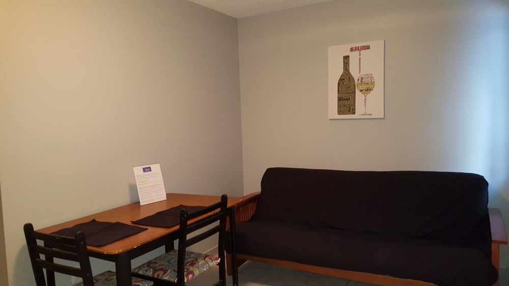 Naramata Courtyard Suites Экстерьер фото
