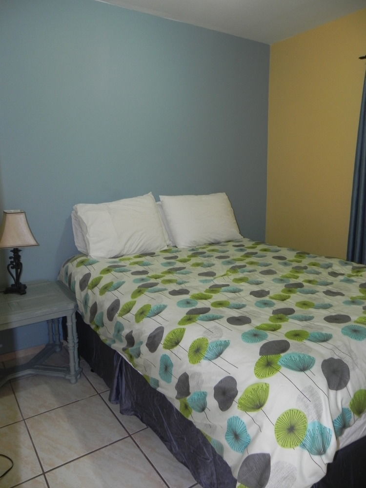 Naramata Courtyard Suites Экстерьер фото