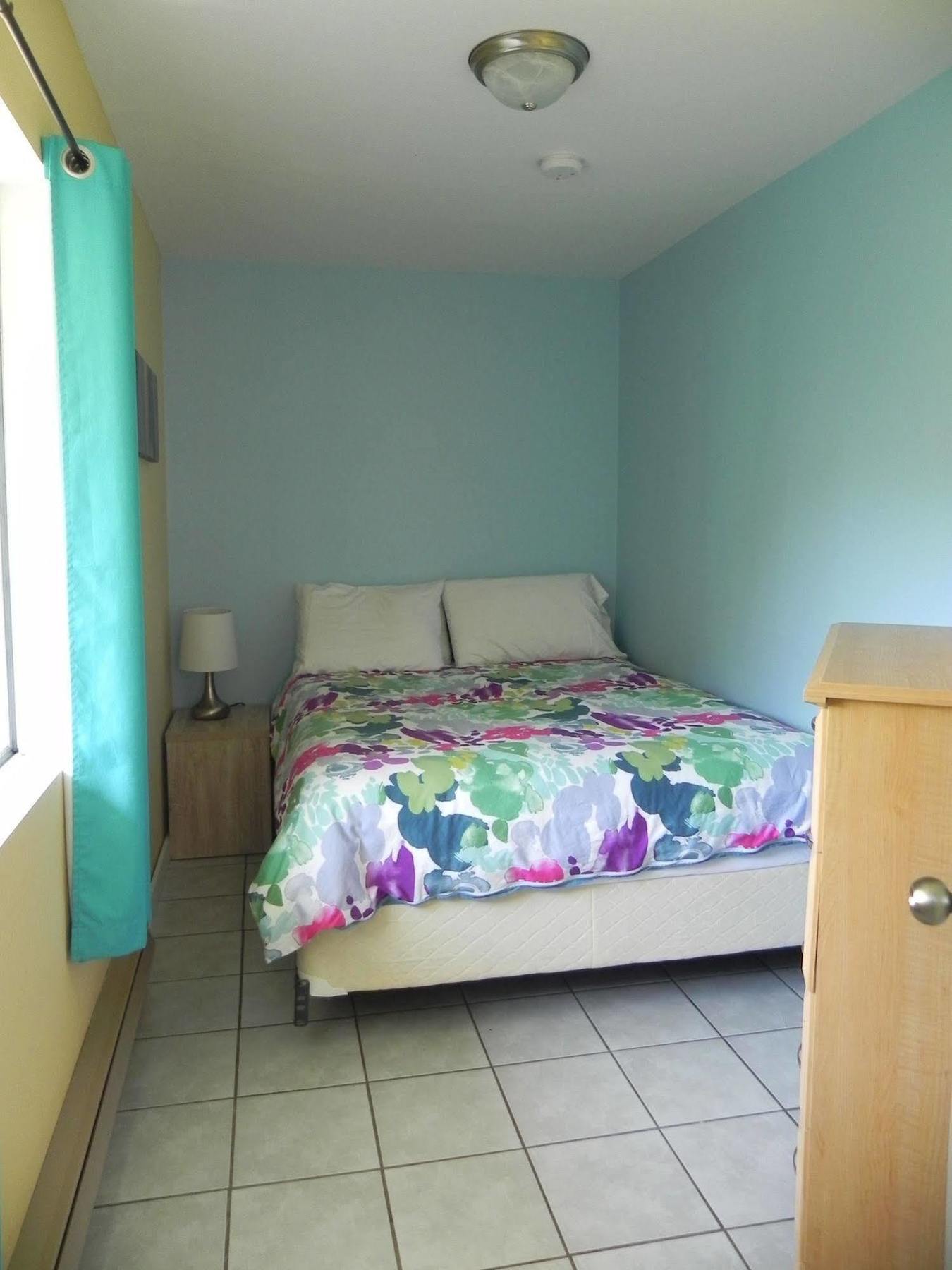 Naramata Courtyard Suites Экстерьер фото