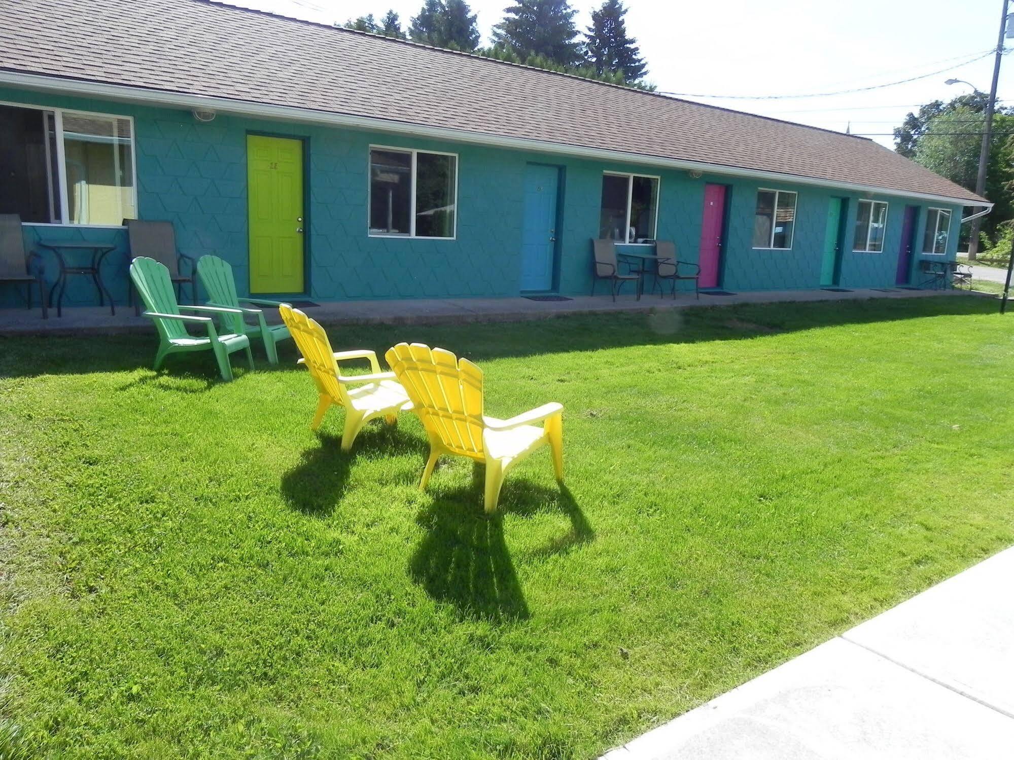 Naramata Courtyard Suites Экстерьер фото