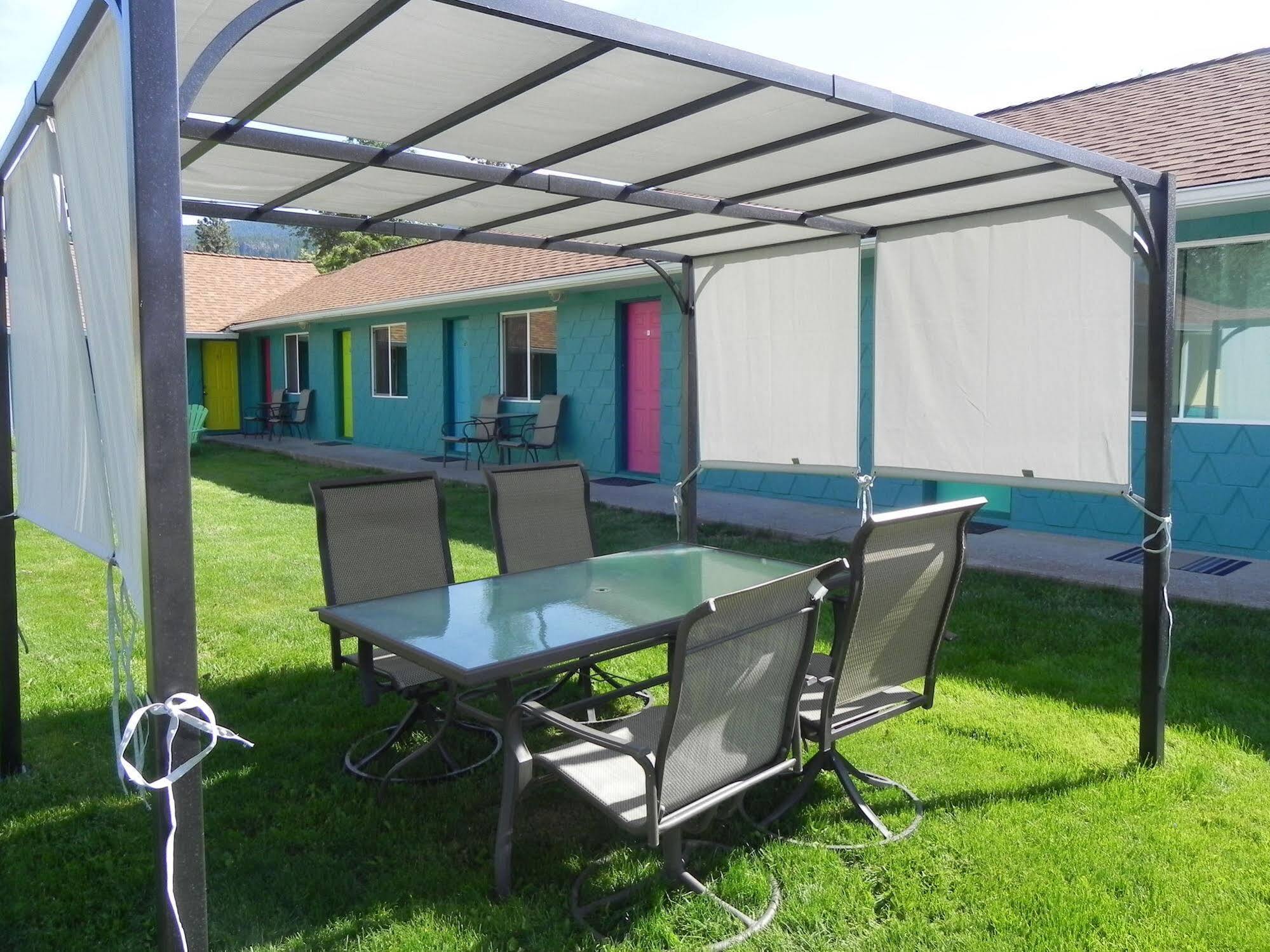 Naramata Courtyard Suites Экстерьер фото
