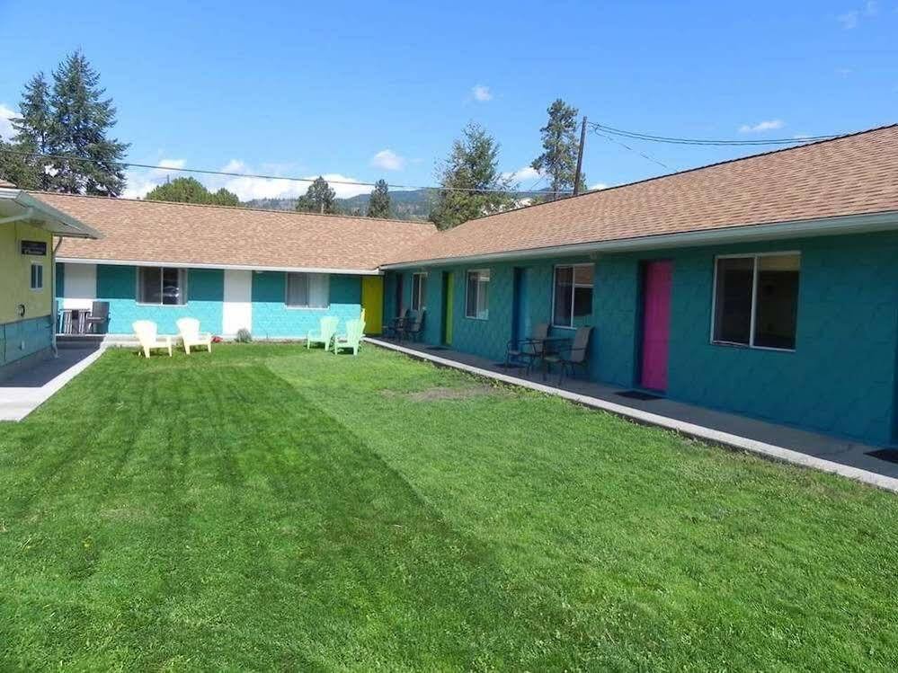 Naramata Courtyard Suites Экстерьер фото